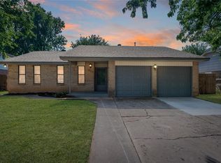 520 Holly Hill Rd, Edmond, OK 73003