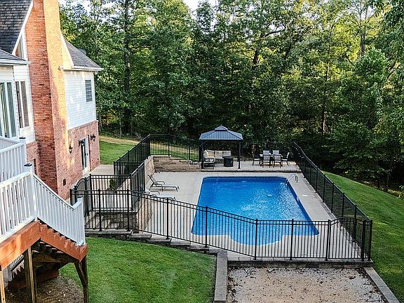 3rd image of 3653 McLane Dr