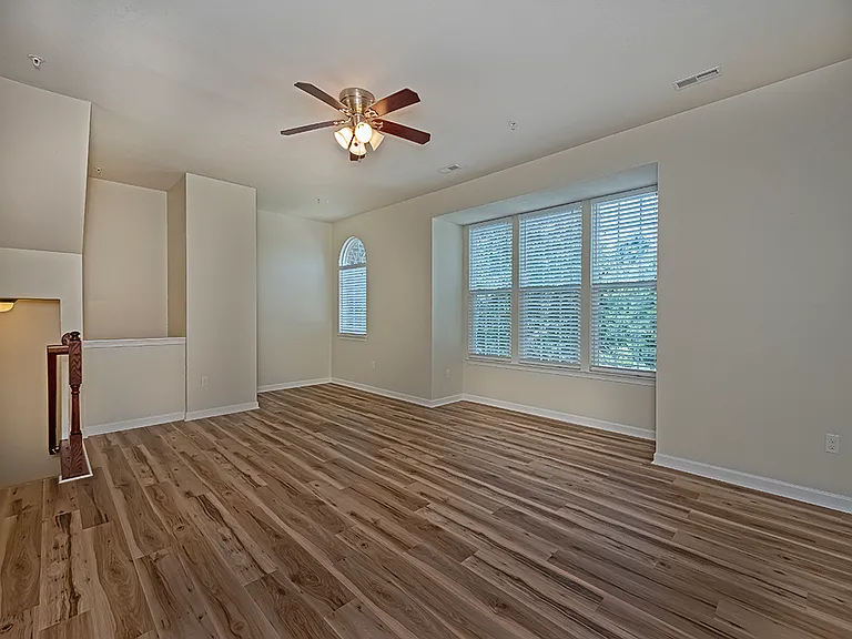 627 Edison Dr — Photo 8