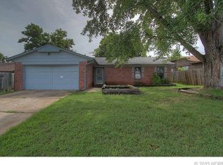 4907 Redbud Dr, Sand Springs, OK 74063