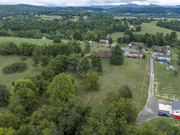 3rd image of 149 Appalachian Rise