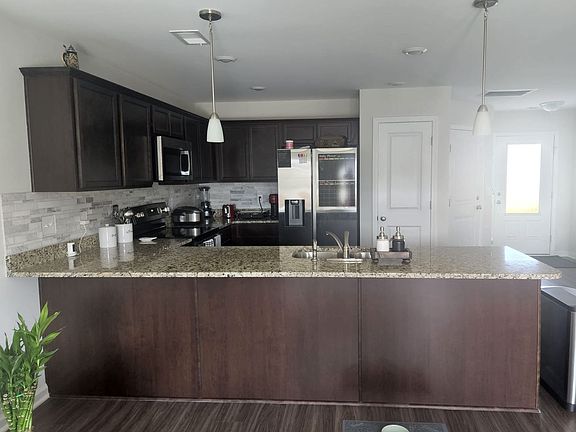4th image of 405 Eclipse Ln