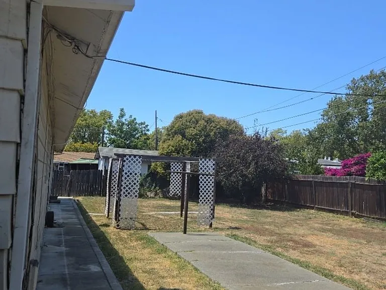 638 Nevada St — Photo 21