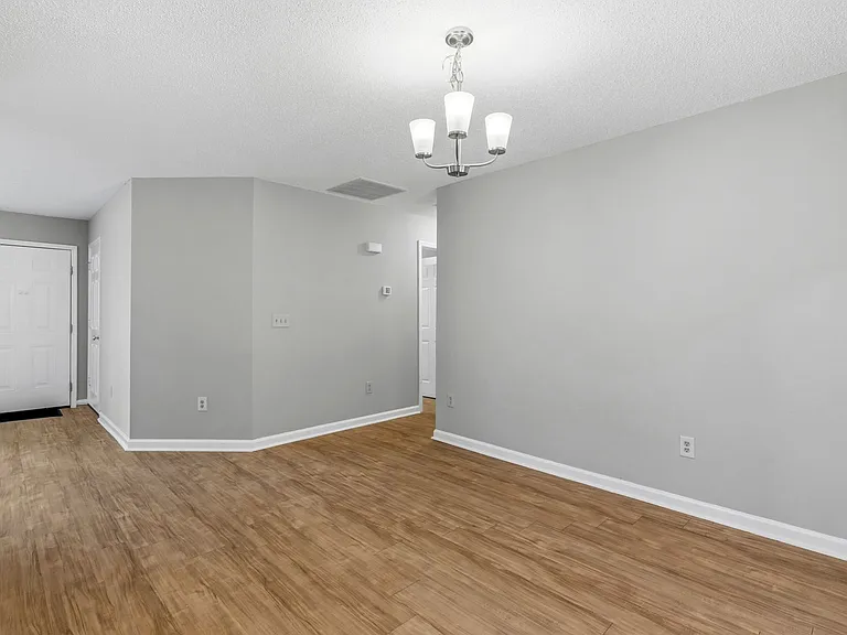 1811 Cody Ave — Photo 7