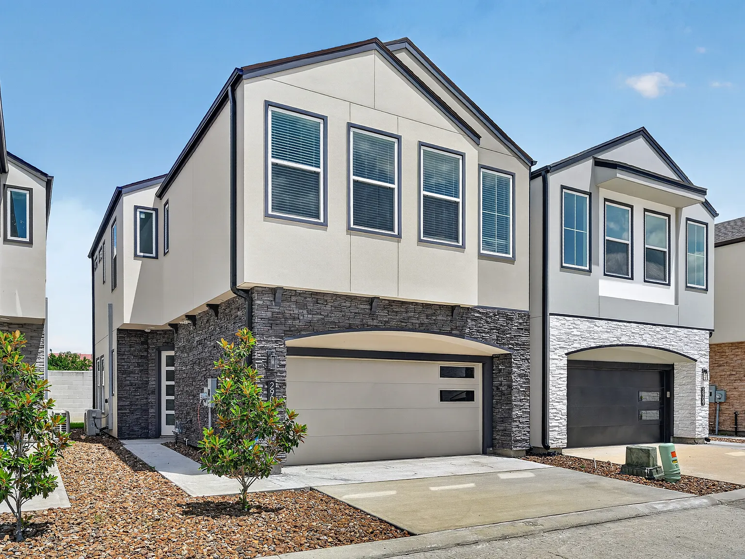 3 bed, 2.5 bath, 2100 sqft, $5,750 — Photo 2