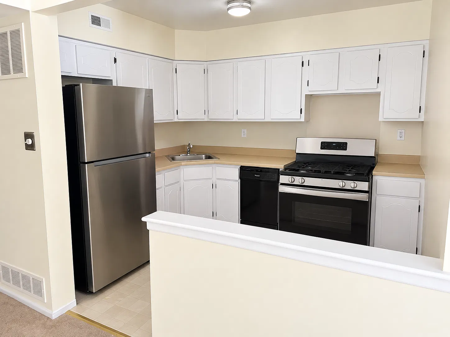 2 bed, $1,600 — Photo 4