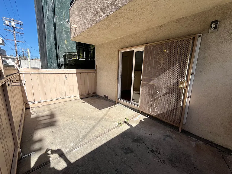 1065 S Holt Ave — Photo 21