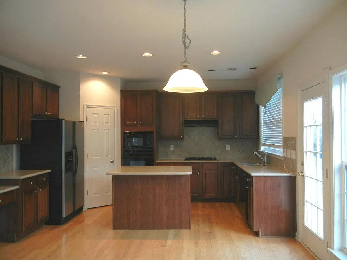 760 Mayfair Court — Photo 2