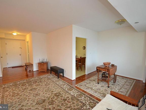 2nd image of 1805 Crystal Dr APT 618S