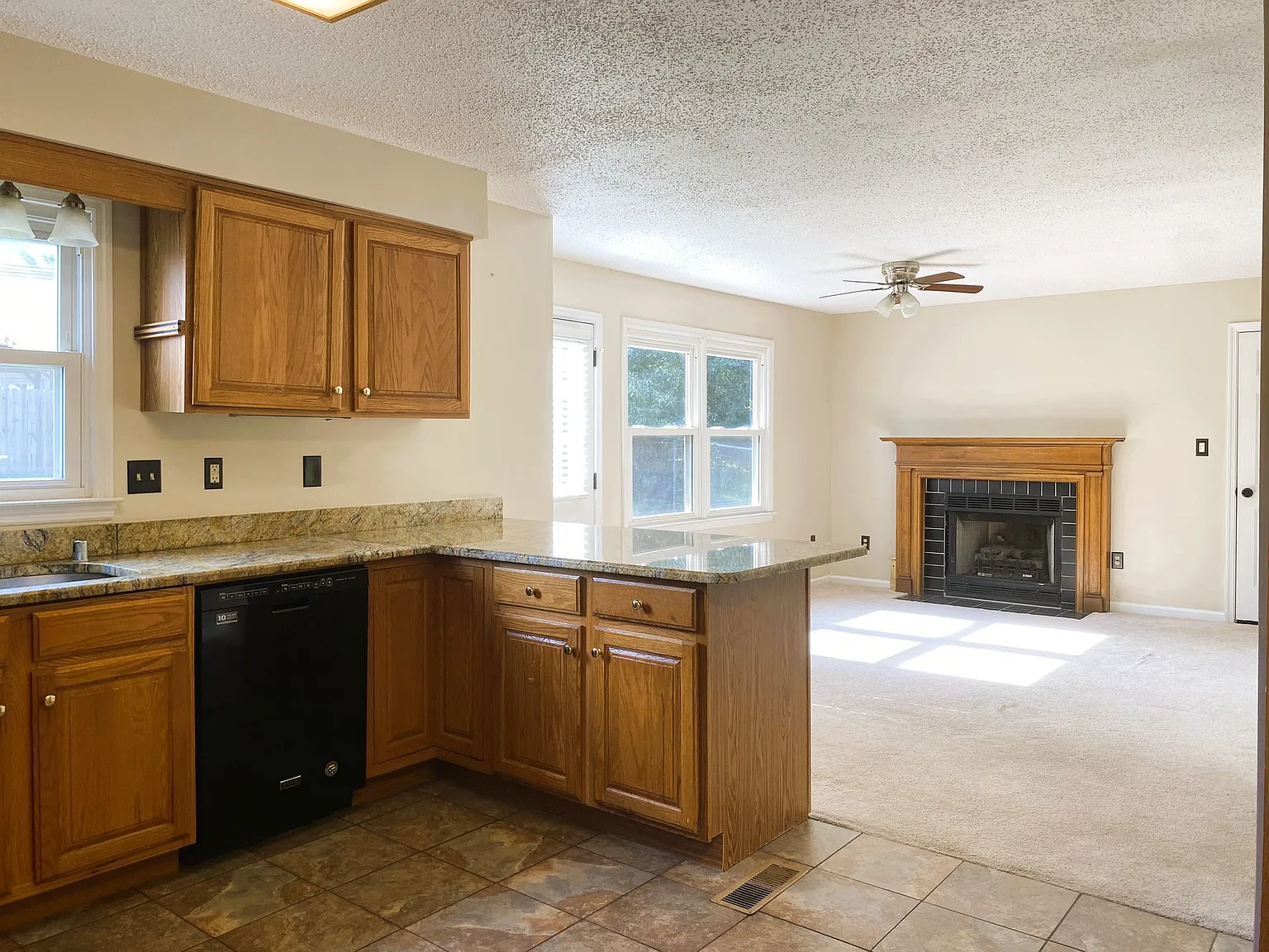3 bed, 1654 sqft, $2,300 — Photo 3