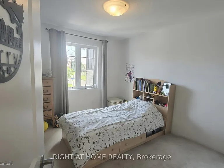 836 Dynasty St W — Photo 12
