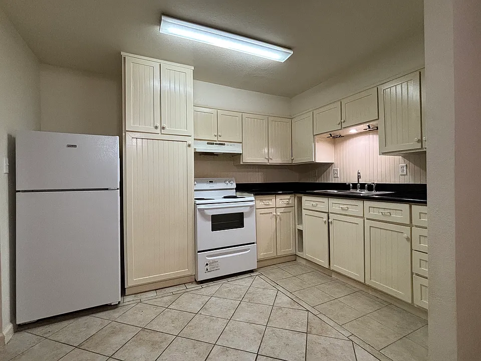 222 E Phillips Rd #3