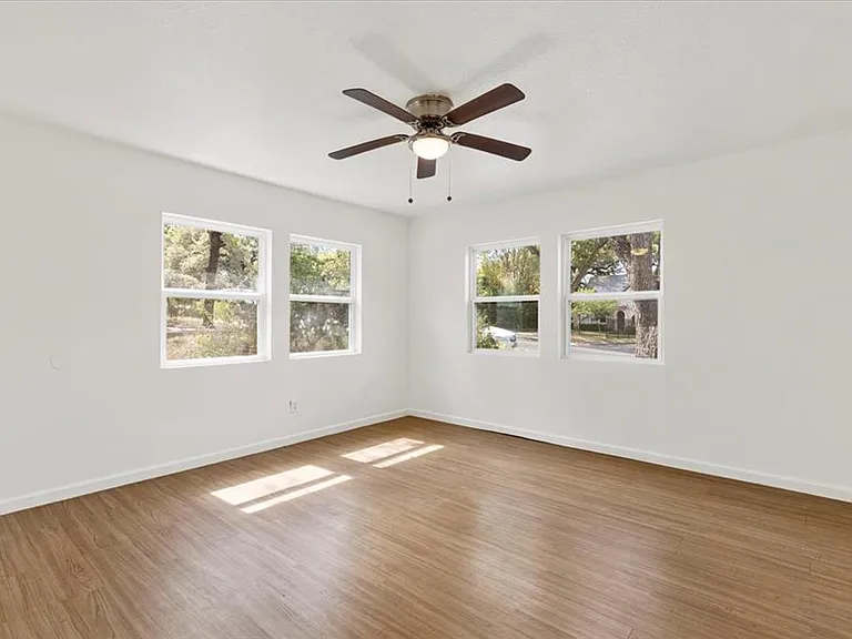 1801 Travis Heights Blvd — Photo 6