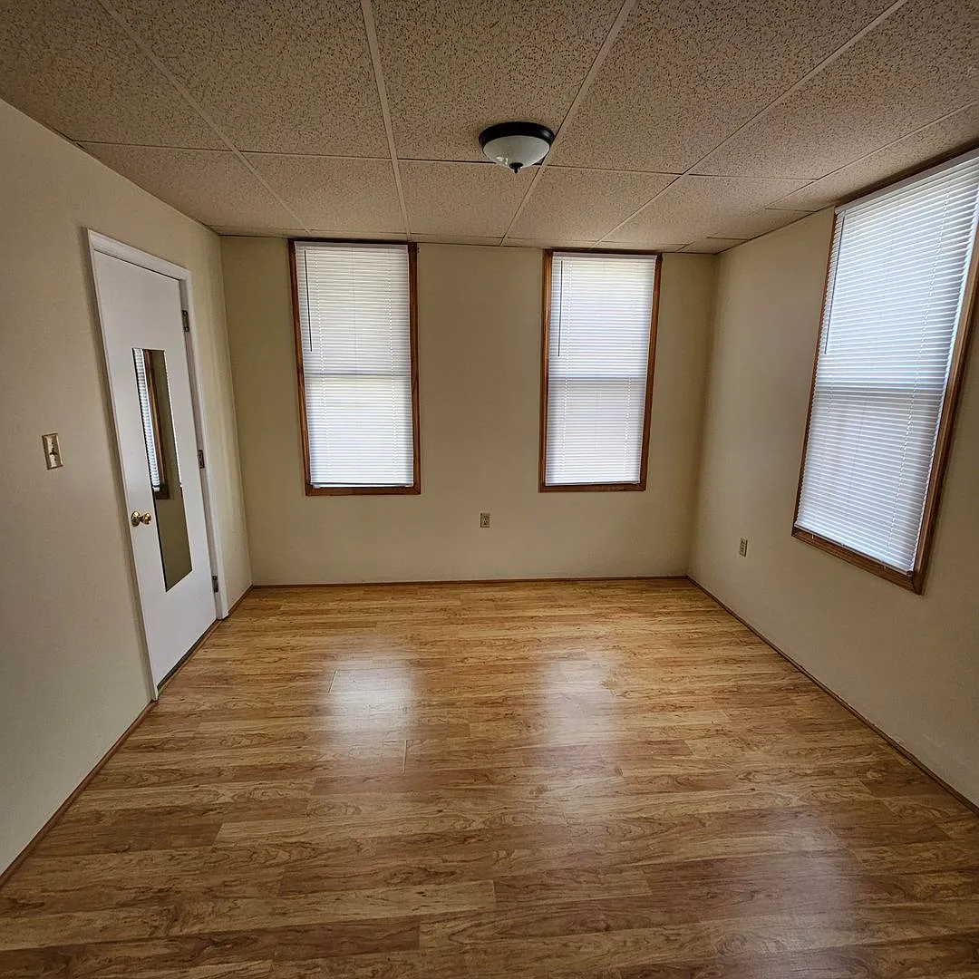Motivated Owner Just Lowered Rent! 1 Bedroom Apartment On First Floor! — Photo 3
