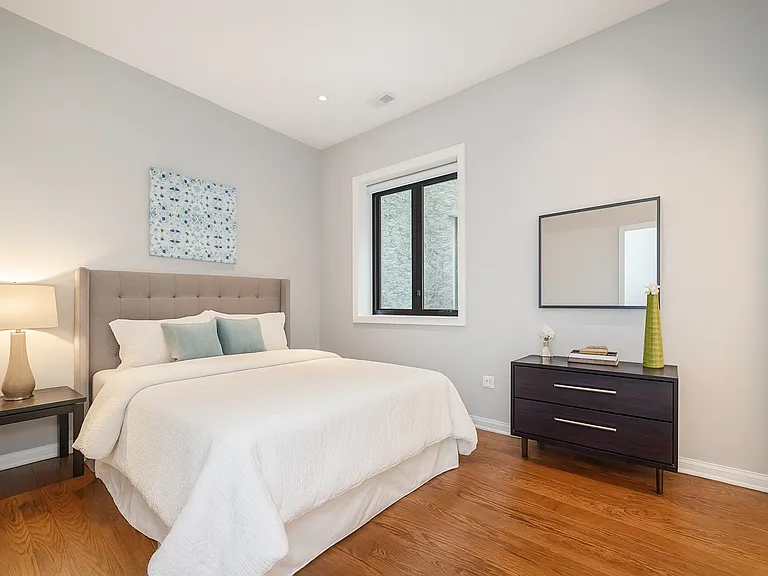 1847 W Grand Ave #2 — Photo 9