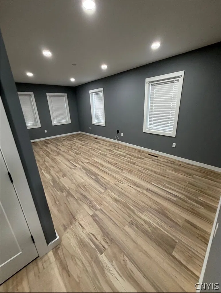 2 bed, 1.0 bath, 1368 sqft, $1,600 — Photo 3