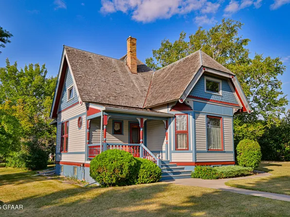 717 9th Ave, Langdon, ND 58249