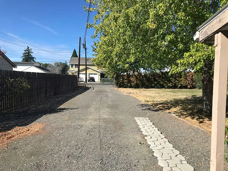 1507 S 8th Ave — Photo 8