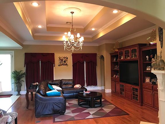 4th image of 210 Lake Tasse Dr