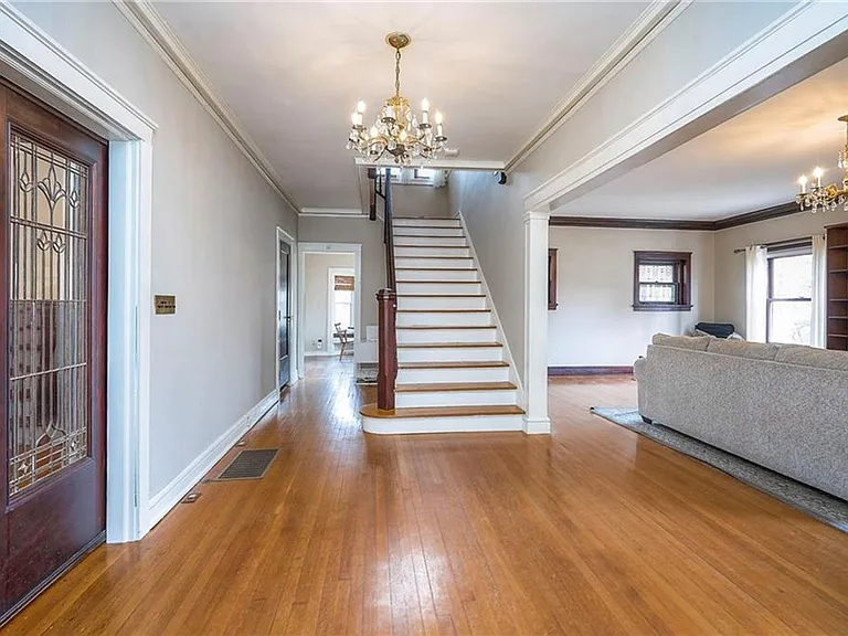 712 E Armour Blvd — Photo 3