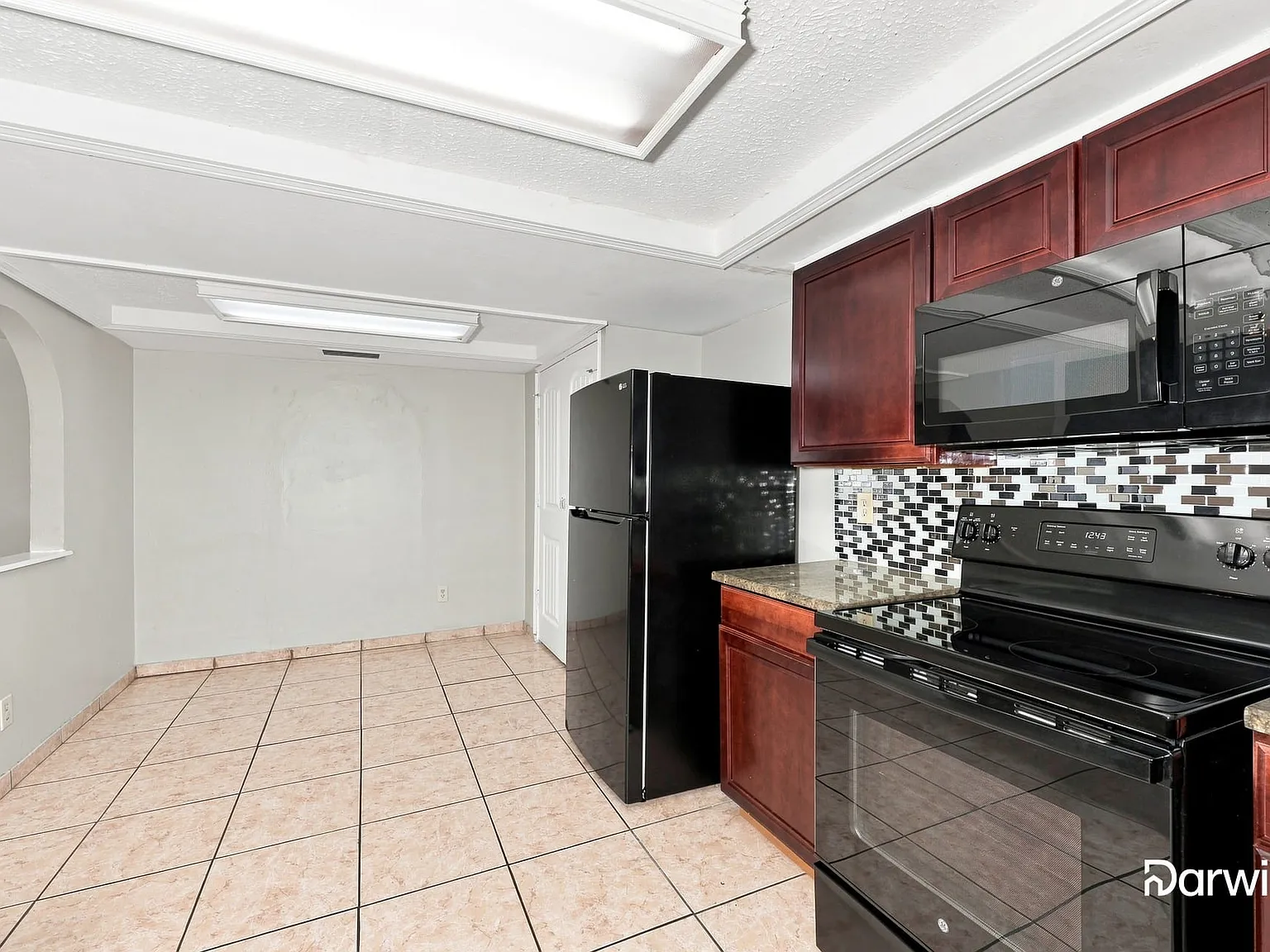 4 bed, 2.0 bath, 2080 sqft, $2,220 — Photo 3