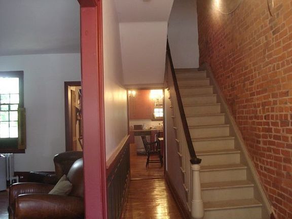4th image of 125 W Pomfret St