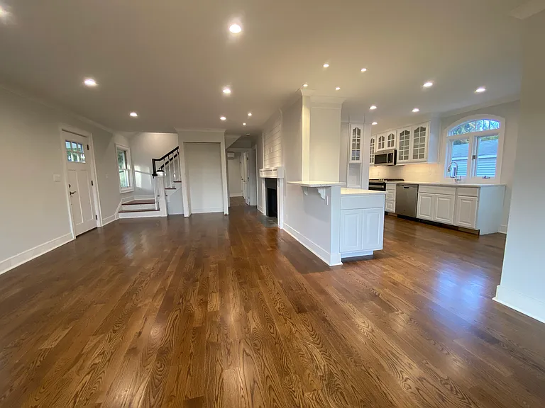 124 Shore Rd — Photo 4