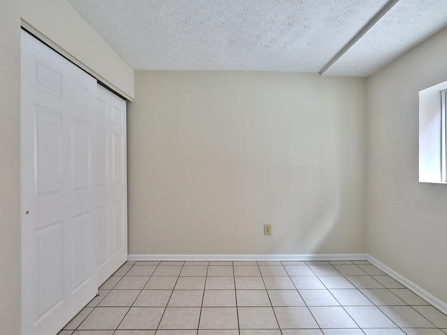 2 bed, 650 sqft, $995 — Photo 3