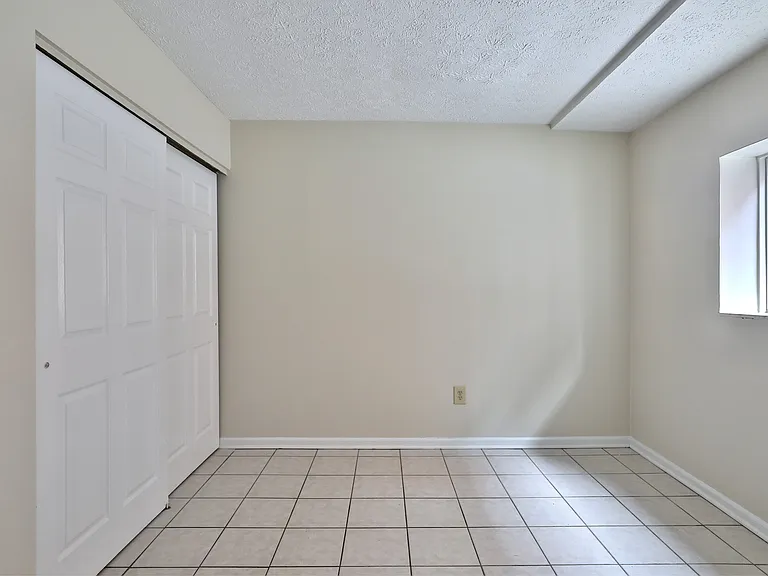 450 E Norwich Ave #D — Photo 3