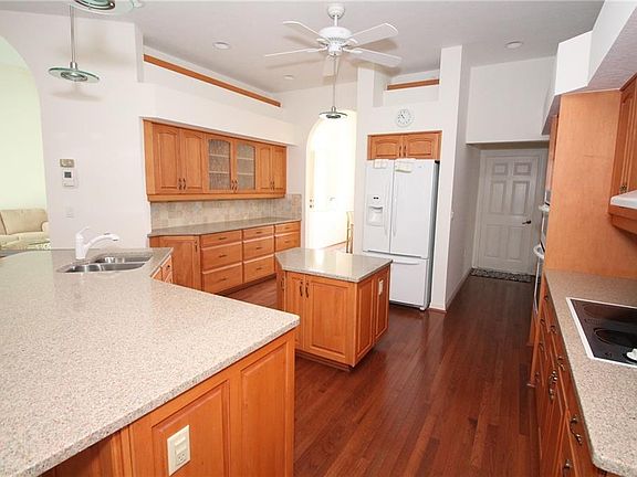 5th image of 6118 Misty Oaks St