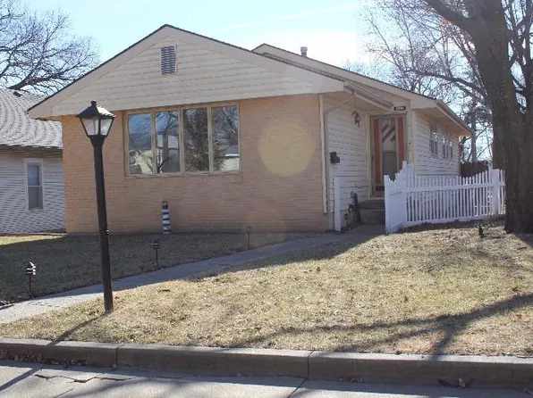 522 Lane St, Clay Center, KS 67432