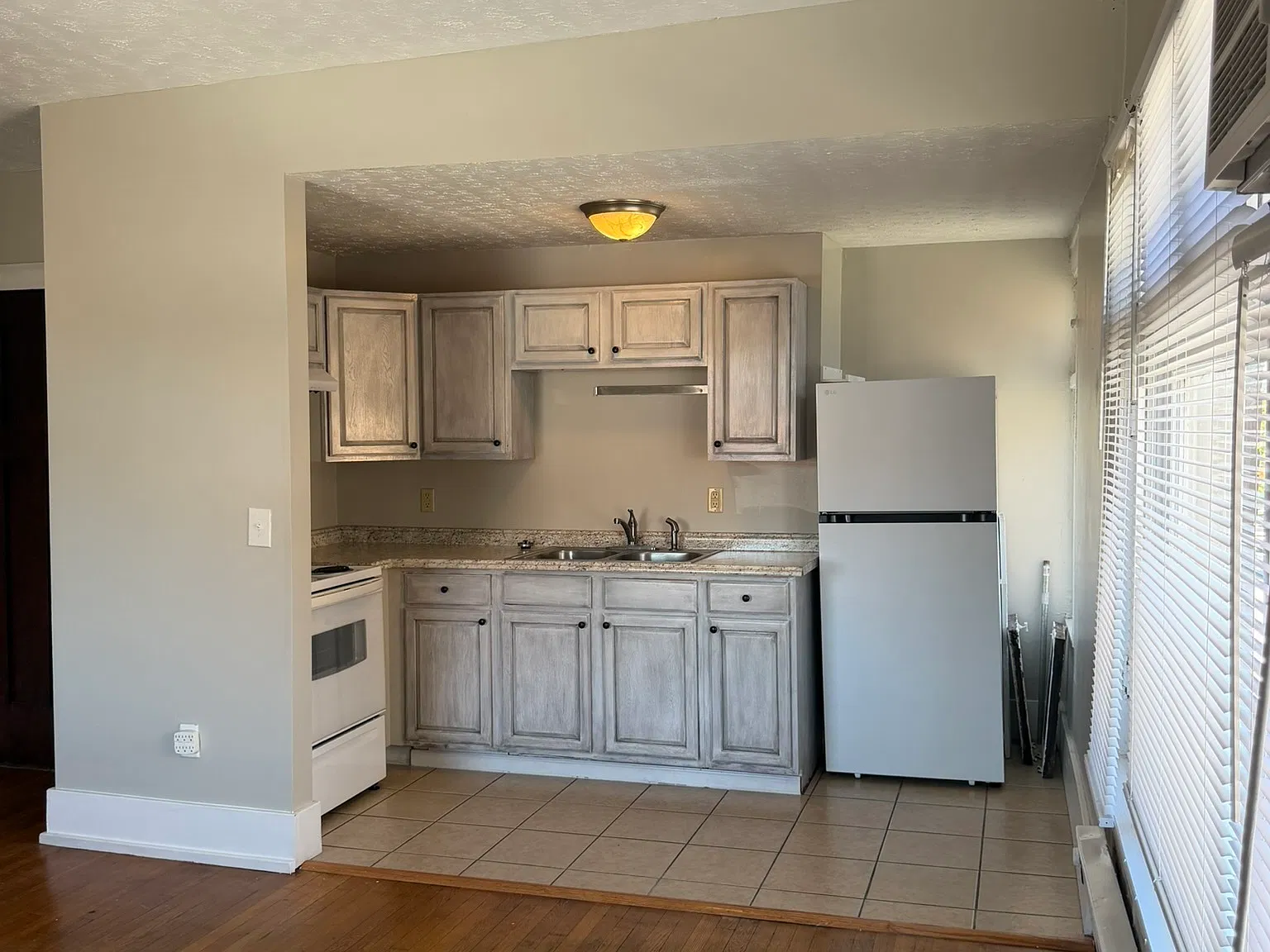 1 bed, 1.0 bath, 8987 sqft, $875 — Photo 4