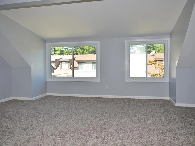 9852 Brookridge Ct — Photo 15