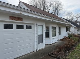 4890 Beachwood Dr, Sheffield Lake, OH