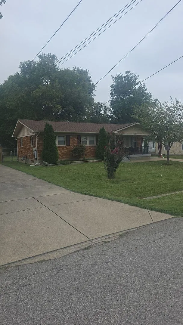 Cute 3BR, 2 BA home in Valley station — Photo 1