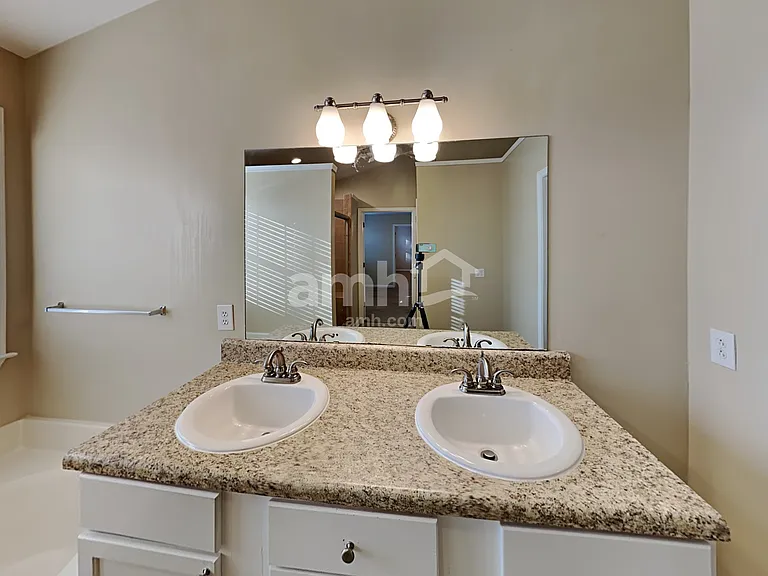 401 Lochmere Ct — Photo 13
