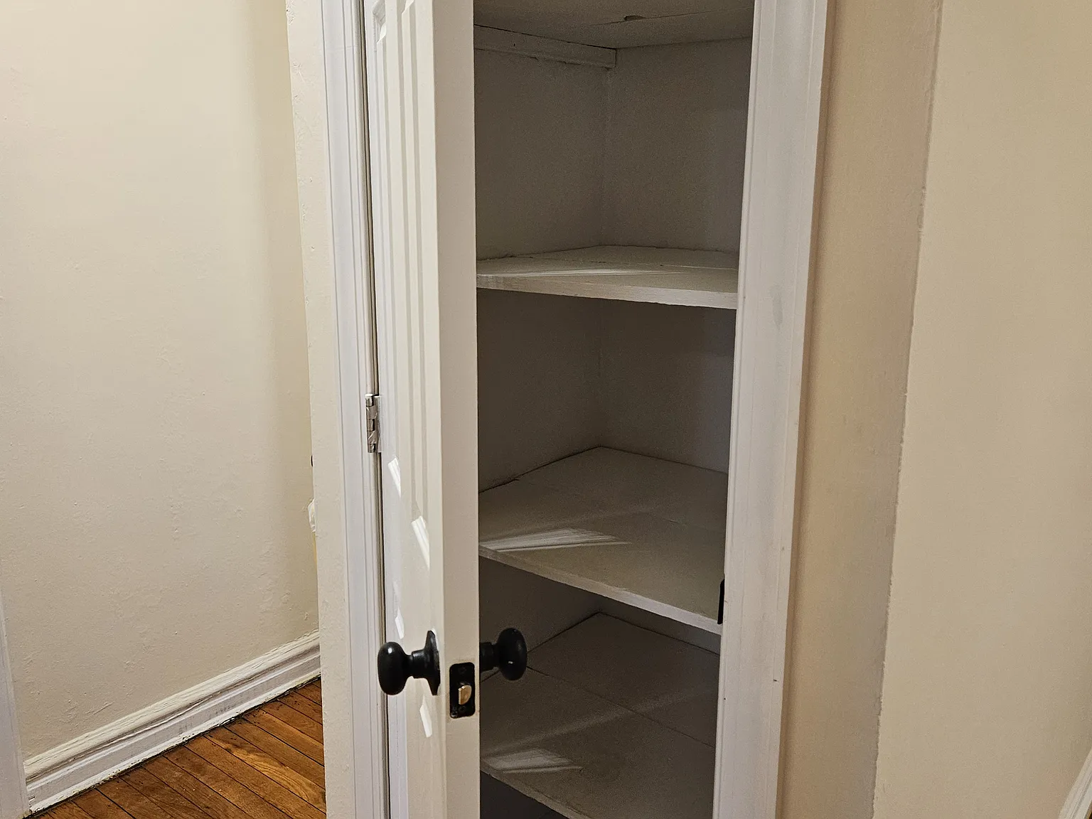 2 bed, 1050 sqft, $2,725 — Photo 4