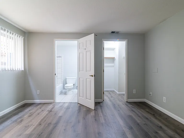 1st floor ensuite bedroom & bathroom