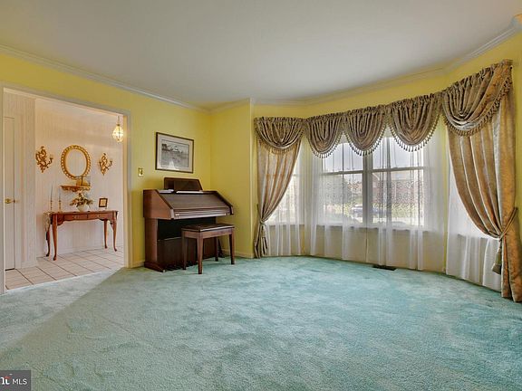 5th image of 267 Milford Dr