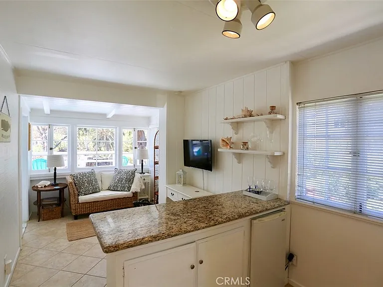 460 Saint Anns Dr — Photo 11