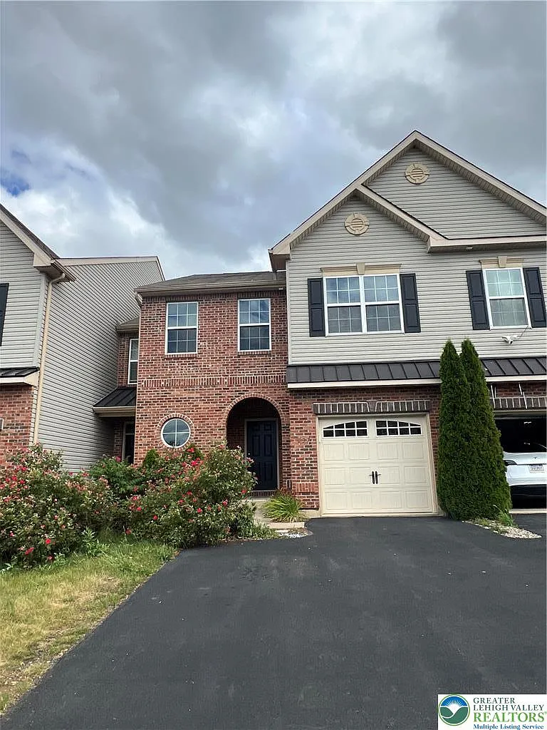 3 bed, 2.5 bath, 1869 sqft, $2,700 — Photo 1