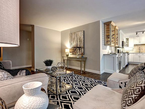 4th image of 800 N Washington St APT 201