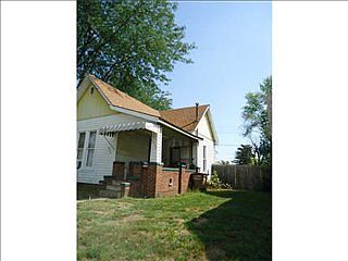 2nd image of 827 Reed St