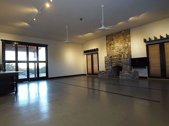 3rd image of 31 Vista Calabasas #B