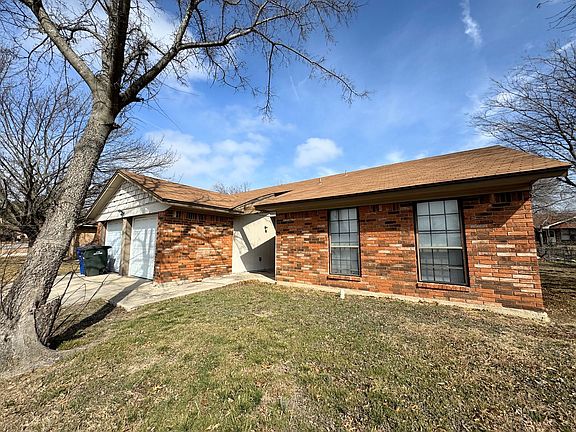 3rd image of 207 E Hogan Dr
