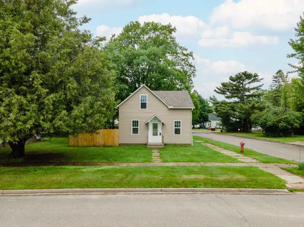 802 W Cayuga St, Iron River, MI 49935