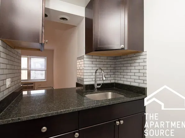 6830 N Sheridan Rd, Chicago, IL