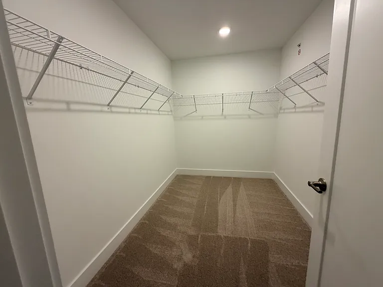 454 Laurelwood Ct — Photo 11