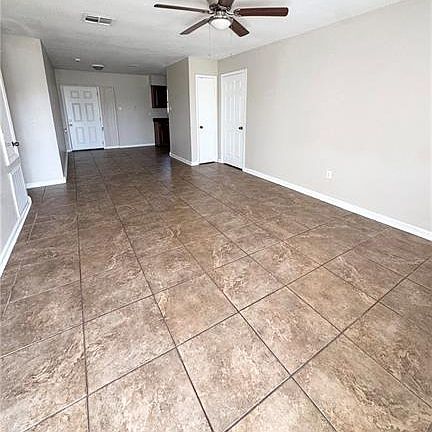 2nd image of 2100 Saint Charles Pl