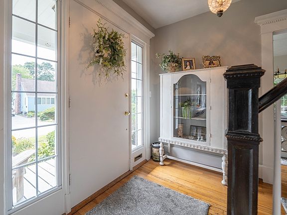 2nd image of 55 Akin St
